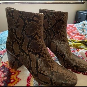 Brand New, Splendid, Leather-Snake-Embossed Boots!